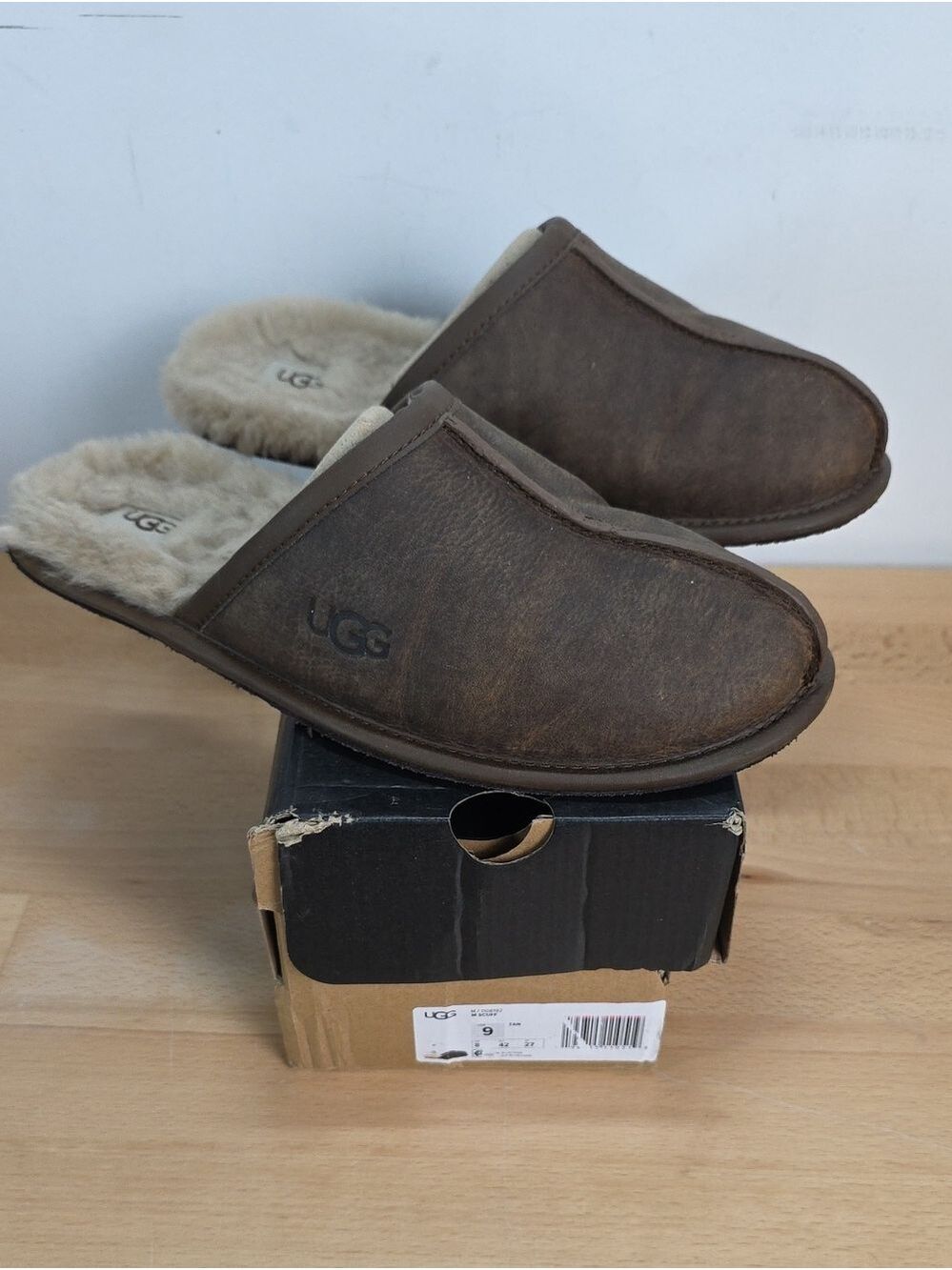 UGG Men's Brown Leather Shearling-Lined Slip-On Slippers Used. 9